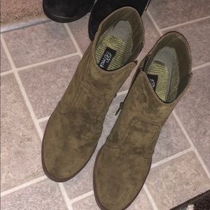 Size 8 olive green booties. Never worn!!